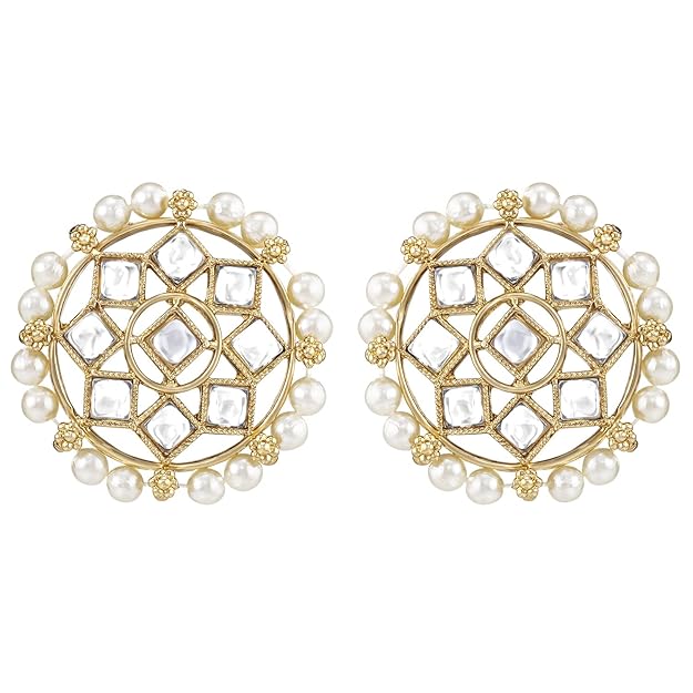 Necklace for bride with elegant traditional detailing