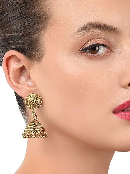 Gold dangle earrings with elegant traditional style