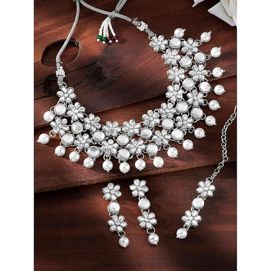 Emerald Necklace and Earring Set in Kundan and Beads Studded Necklace Earrings Maang Tikka Ethnic Jewellery Set for Women