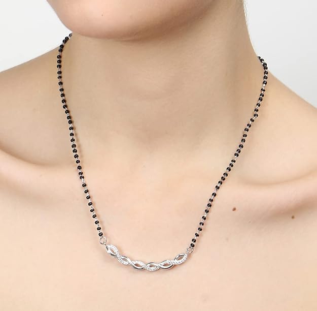 Diamond mangalsutra pendant with sparkling finish