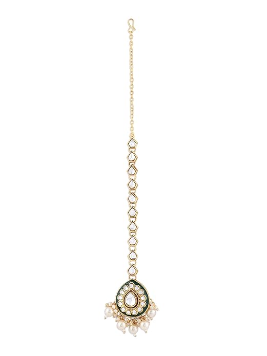 Kundan and meenakari jewellery with traditional Indian craftsmanship