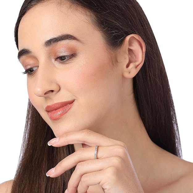 Cubic zirconia engagement rings with timeless design