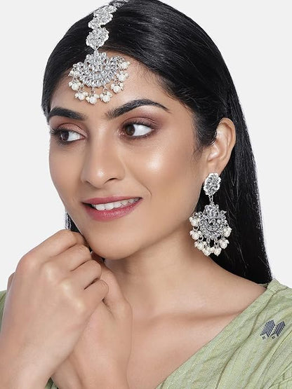 Kundan Mang Tika in Traditional Pearl Chandbali Earring Jewellery Set for Women