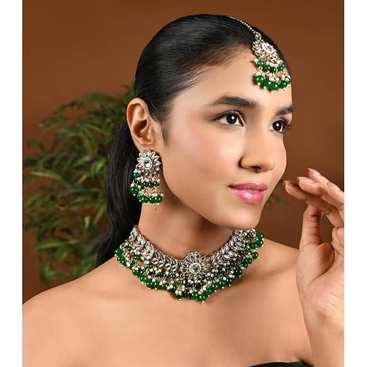 Kundan Choker Necklace Set in 18K Gold Plated Traditional Kundan Studded Pearl Hanging Choker Necklace Jewellery Set with Earrings and Maang Tikka