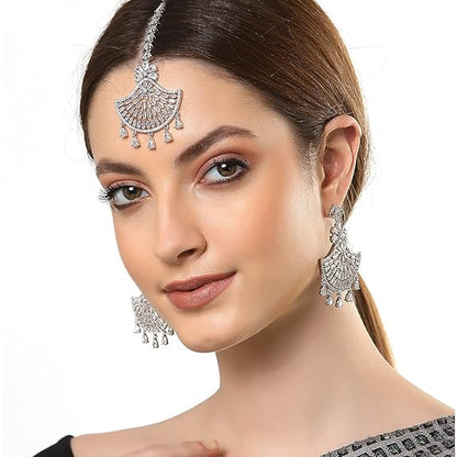 Diamond Head Jewelry in Rhodium Plated Stylish Shiny Round Design Maang Tikka Earring Set