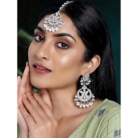 Mang Tikka for Women in Traditional Kundan & Pearl Earring Jewellery Set