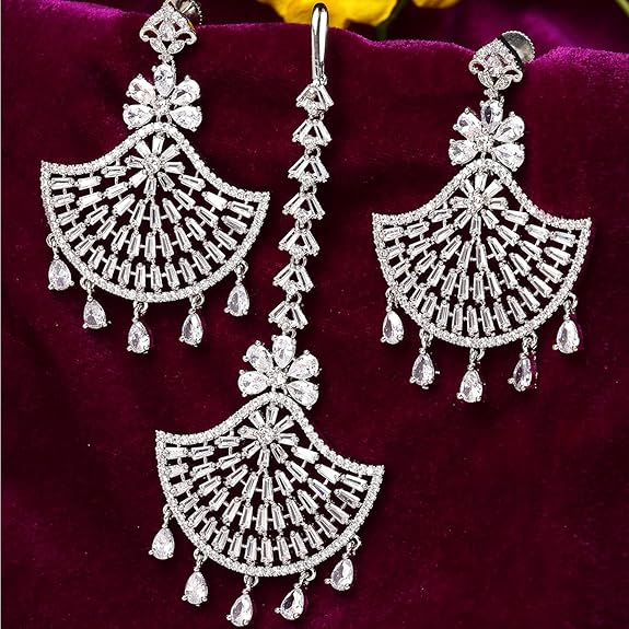 Diamond Head Jewelry in Rhodium Plated Stylish Shiny Round Design Maang Tikka Earring Set