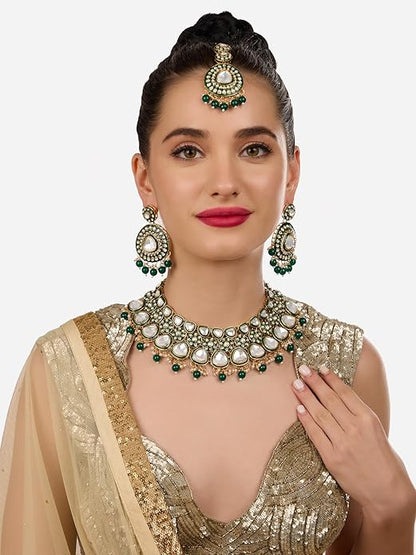 Green choker necklace with elegant statement style