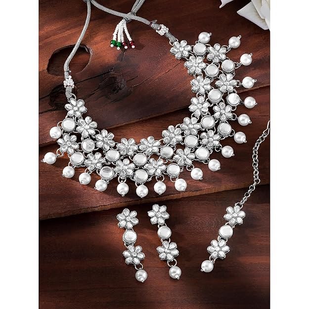 Emerald Necklace and Earring Set in Kundan and Beads Studded Necklace Earrings Maang Tikka Ethnic Jewellery Set for Women