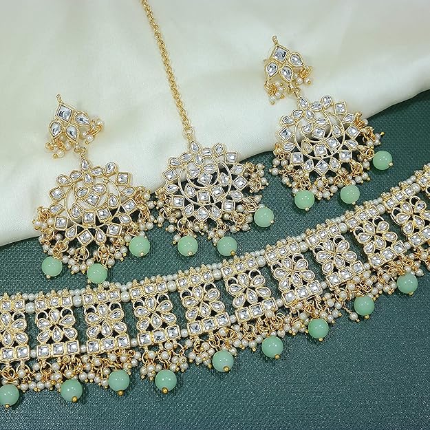 Kundan choker set with matching earrings